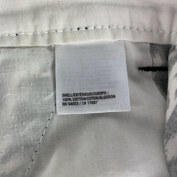 Old Navy 6 Shorts Black White Pattern Casual Preppy - Picture 4 of 5